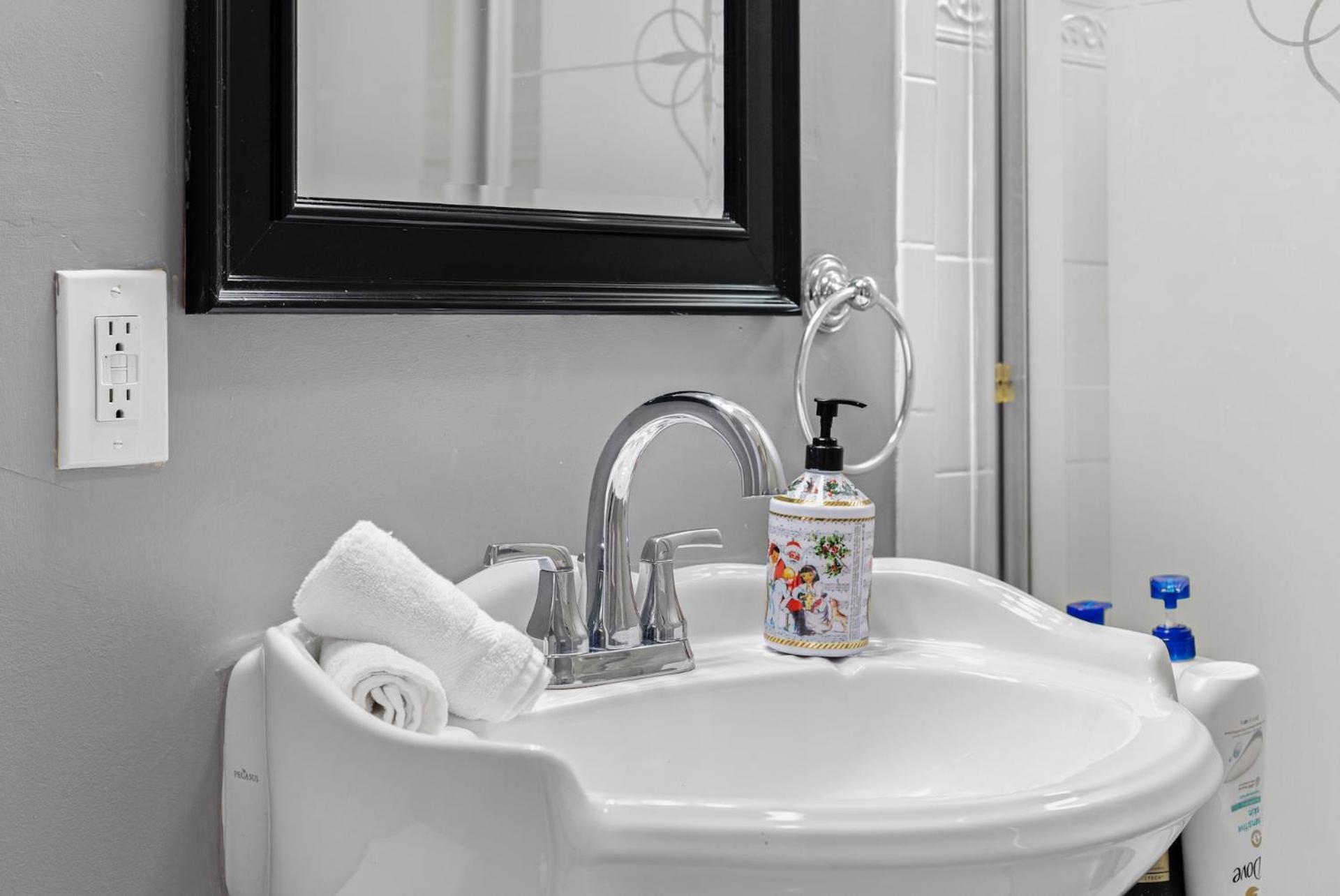 Spacious Apartments Near Ashmont - Evonify Stays Boston Dış mekan fotoğraf