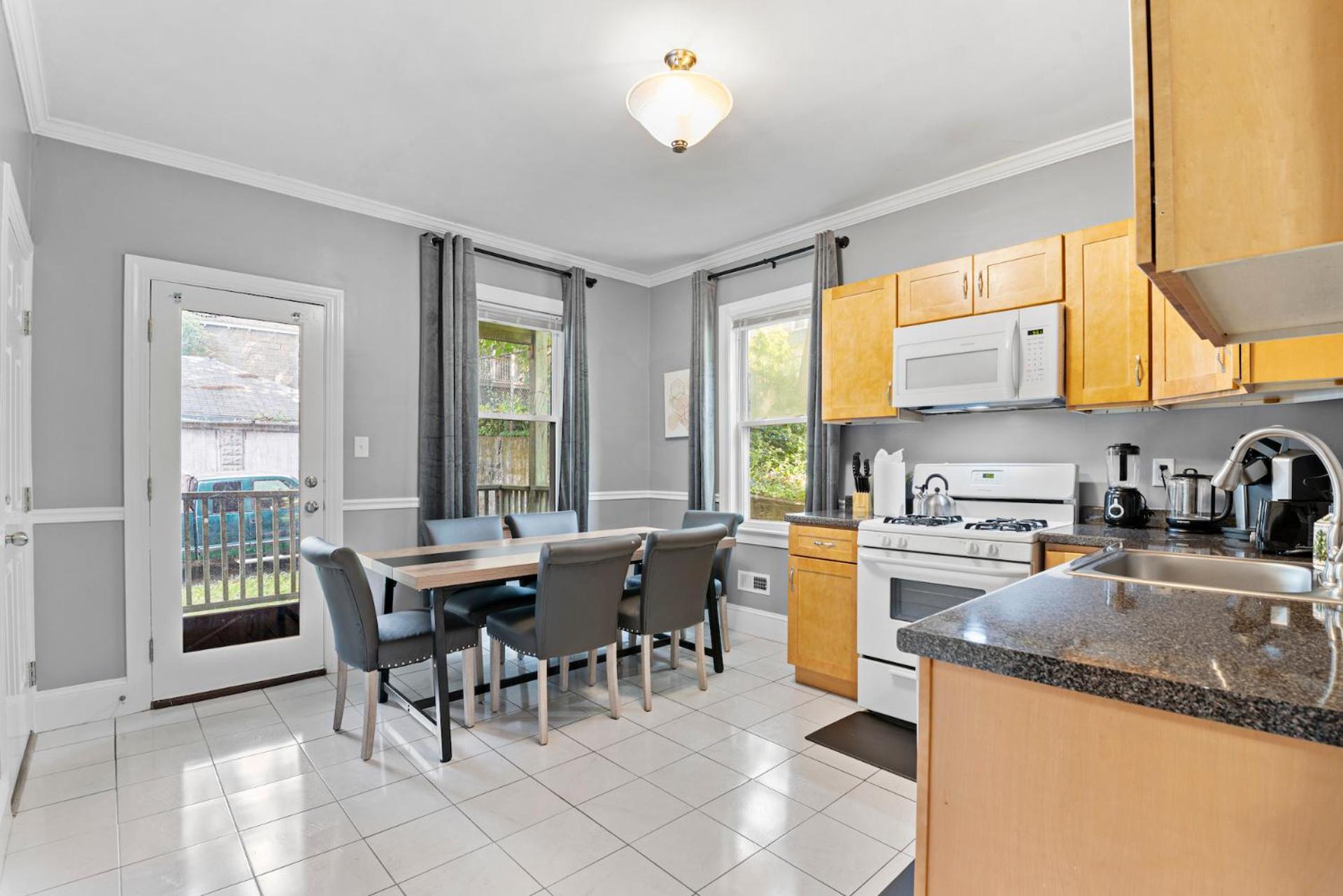 Spacious Apartments Near Ashmont - Evonify Stays Boston Dış mekan fotoğraf